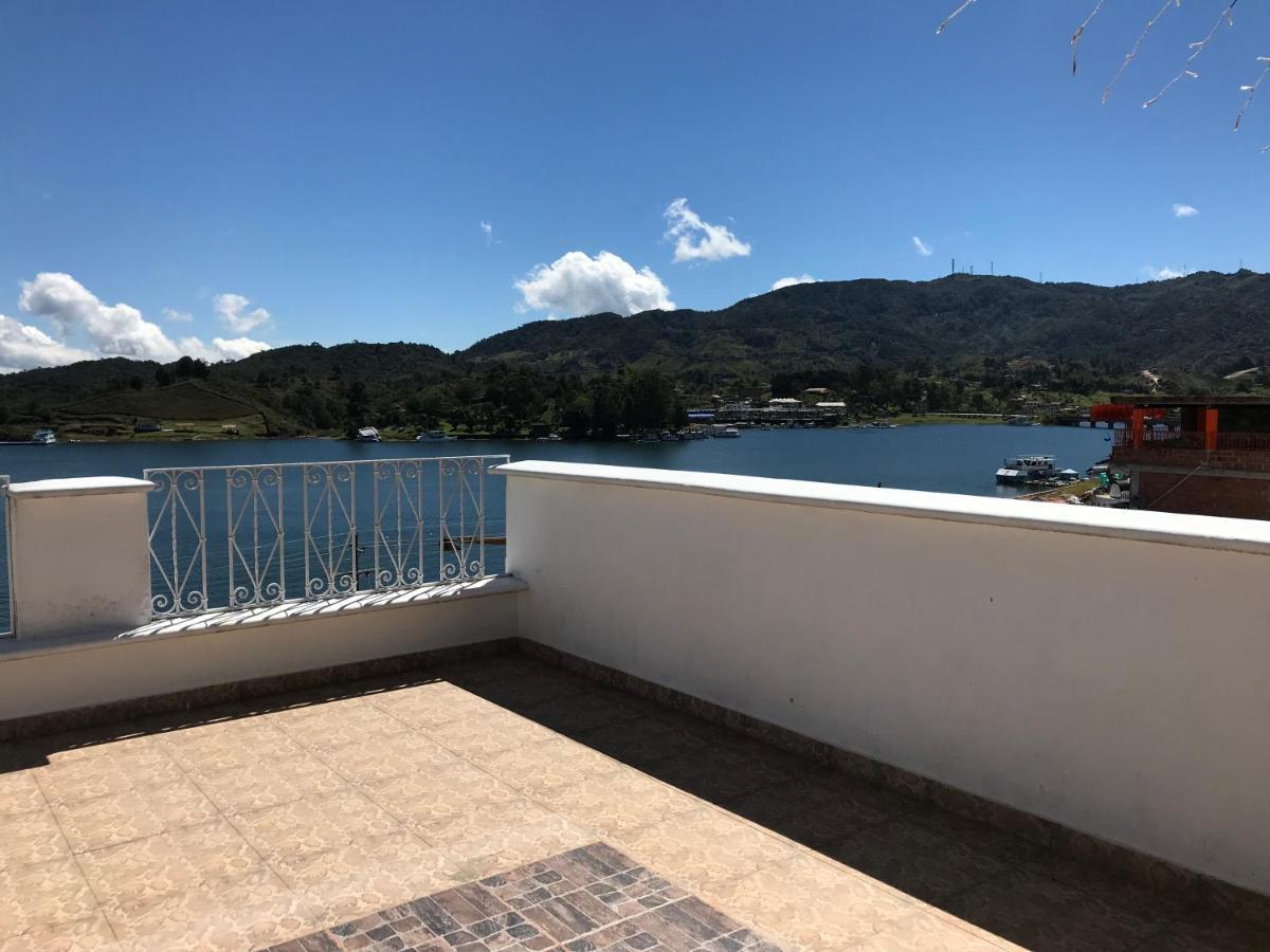 Hotel Bahia Guatape Exterior photo