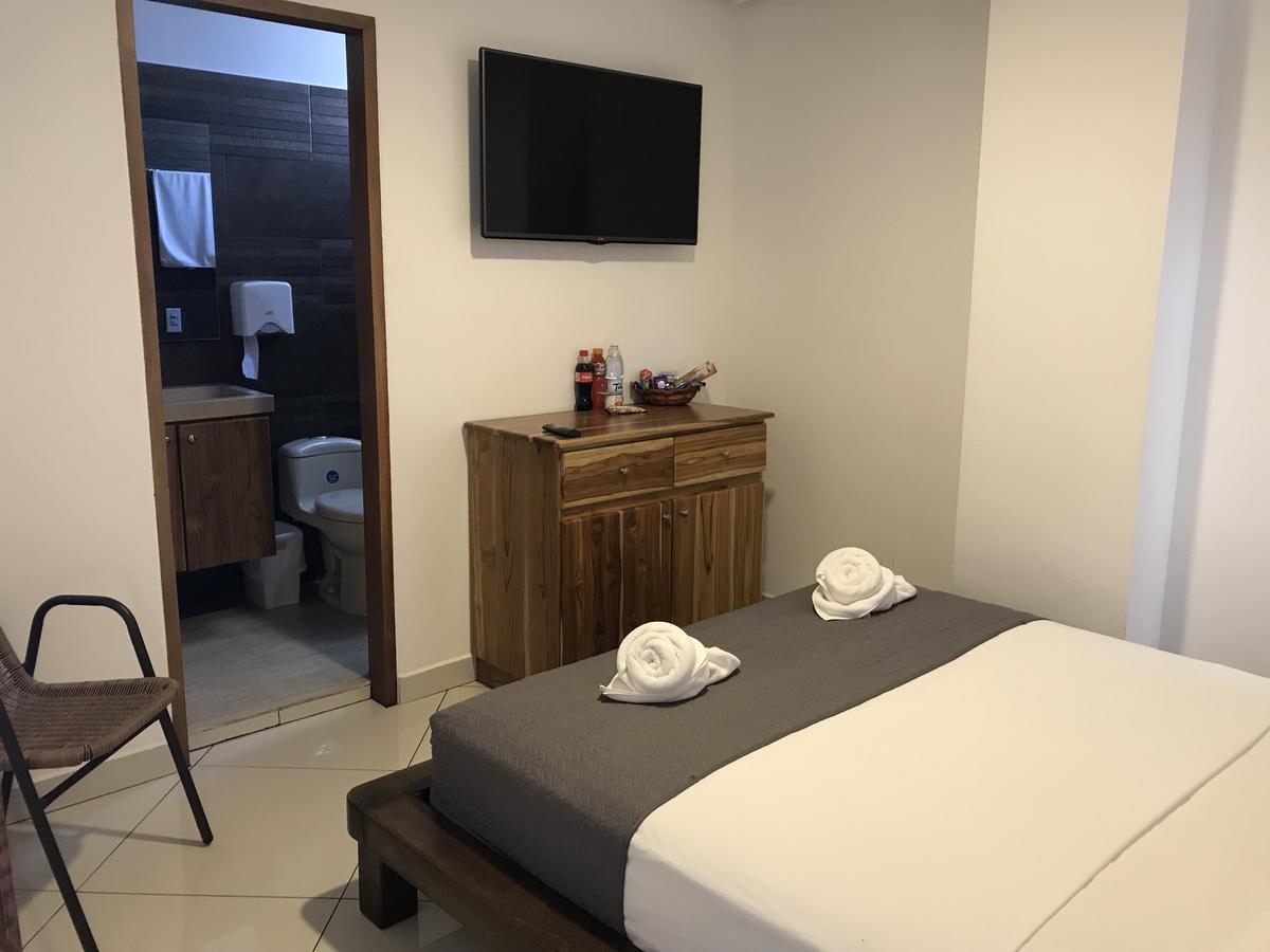 Hotel Bahia Guatape Exterior photo